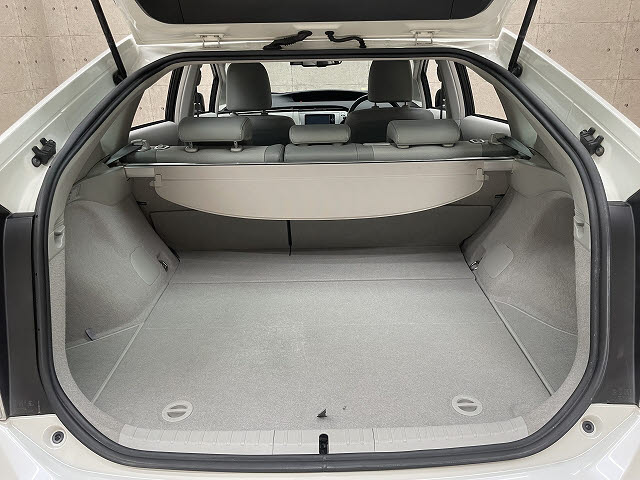 トヨタ プリウス7枚目