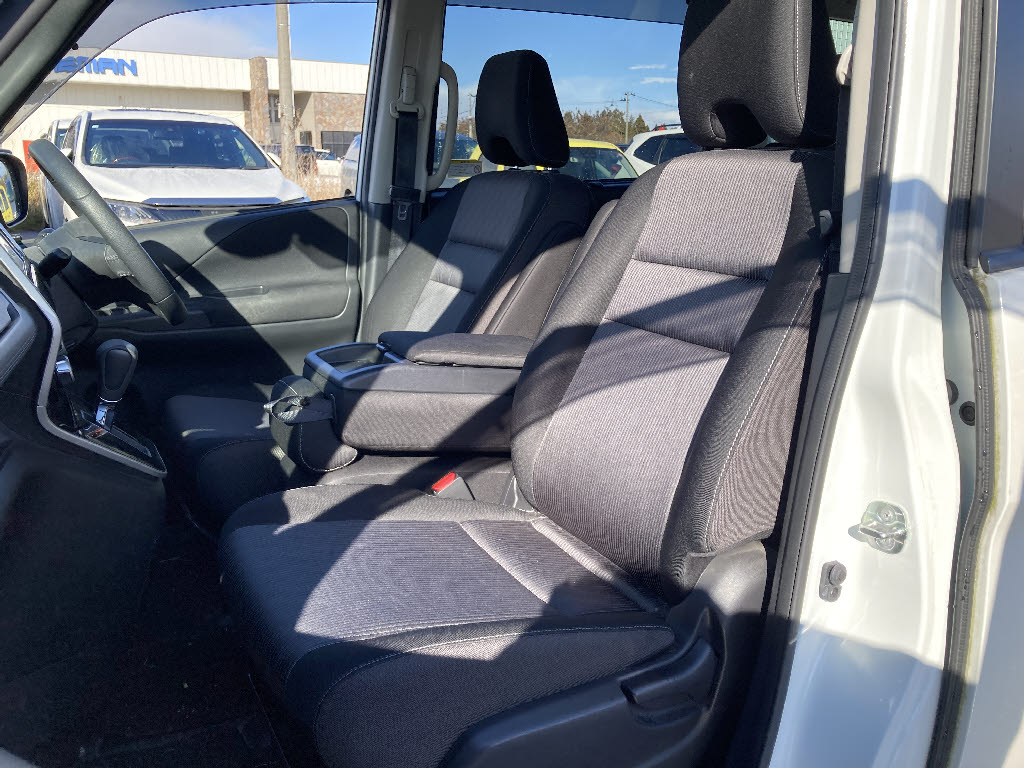 ニッサン セレナ13枚目