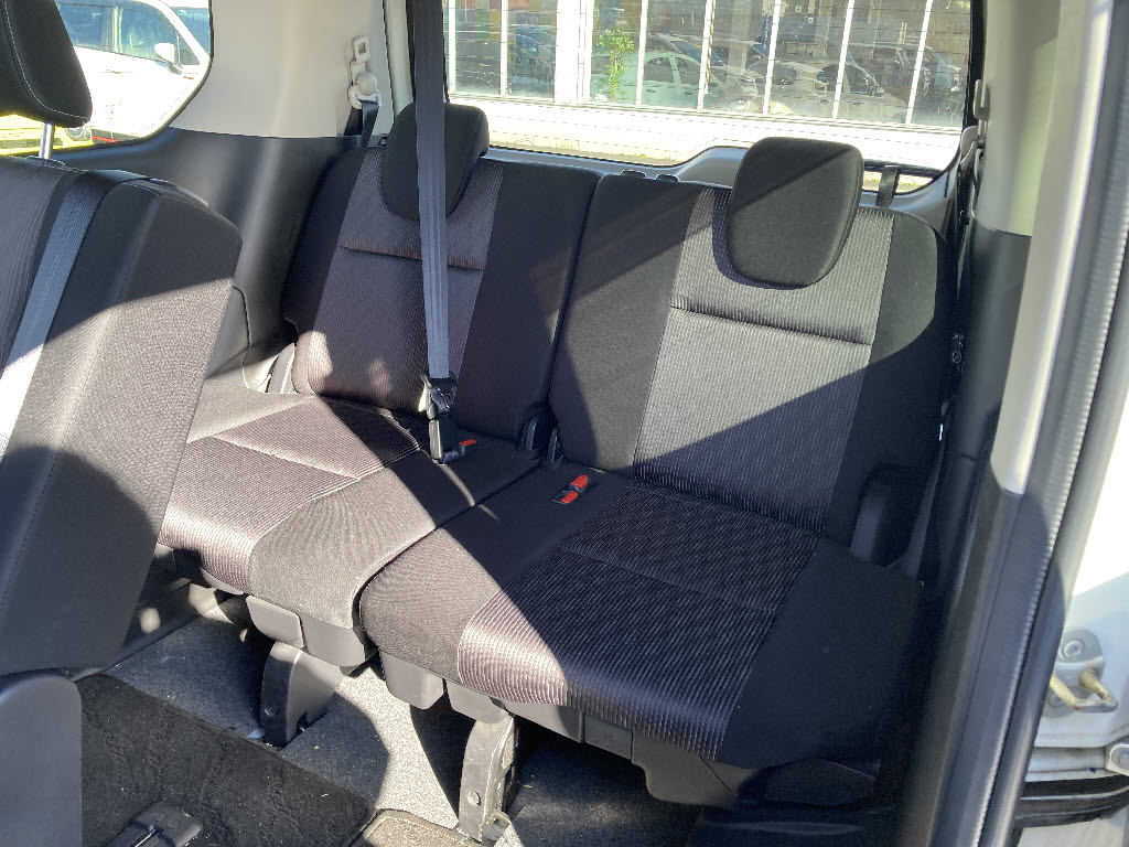 ニッサン セレナ15枚目