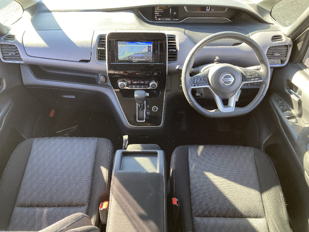 ニッサン セレナ2枚目