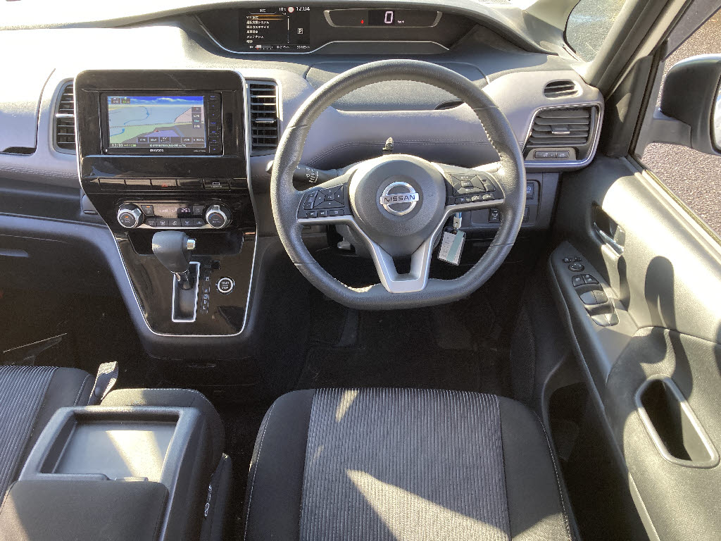 ニッサン セレナ3枚目