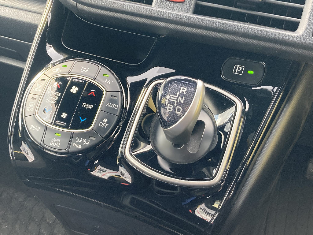 トヨタ ノアＨＶ17枚目