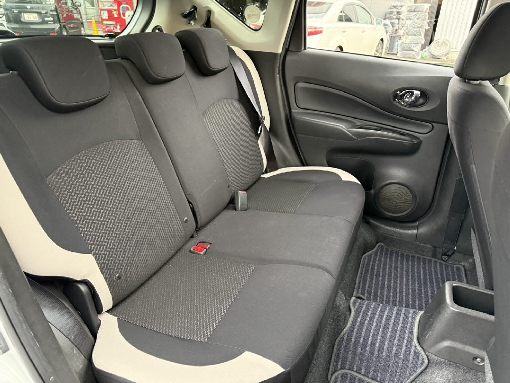 ニッサン ノート9枚目