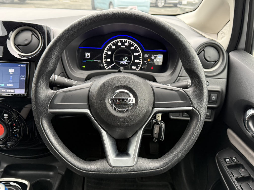 ニッサン ノート11枚目