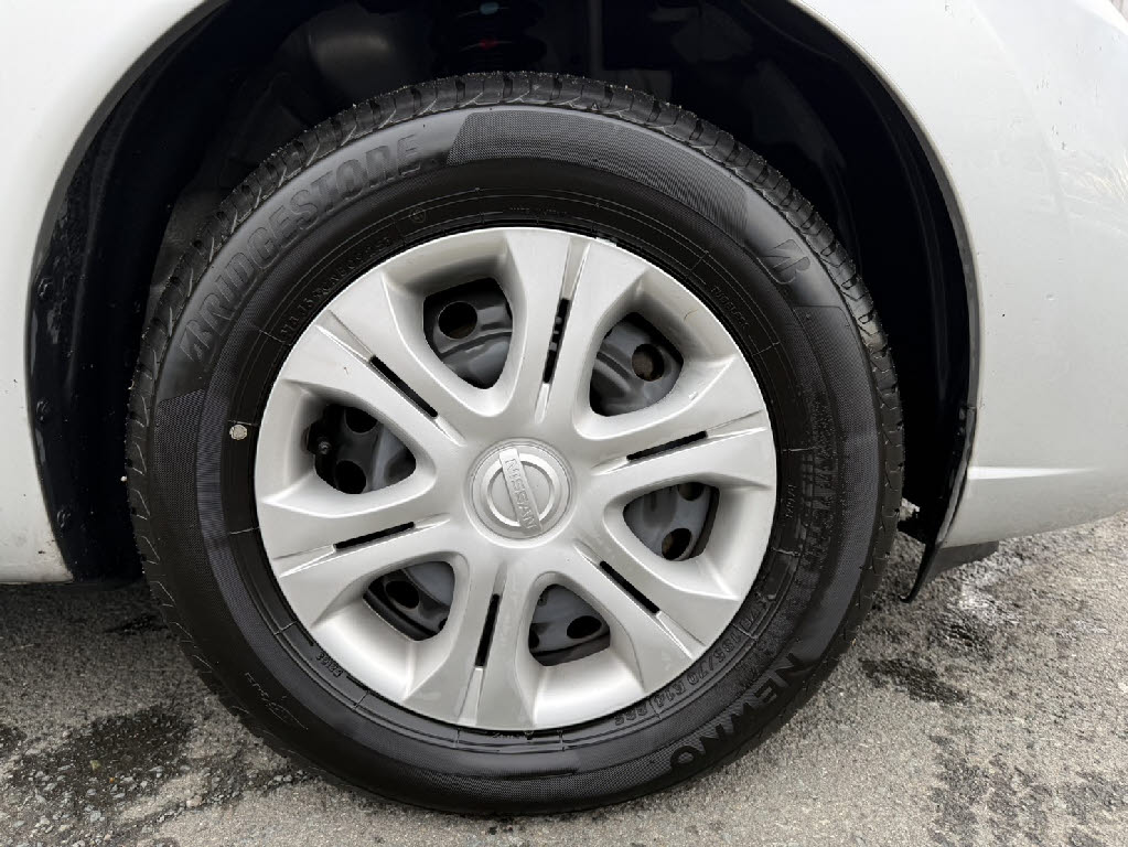 ニッサン ノート13枚目