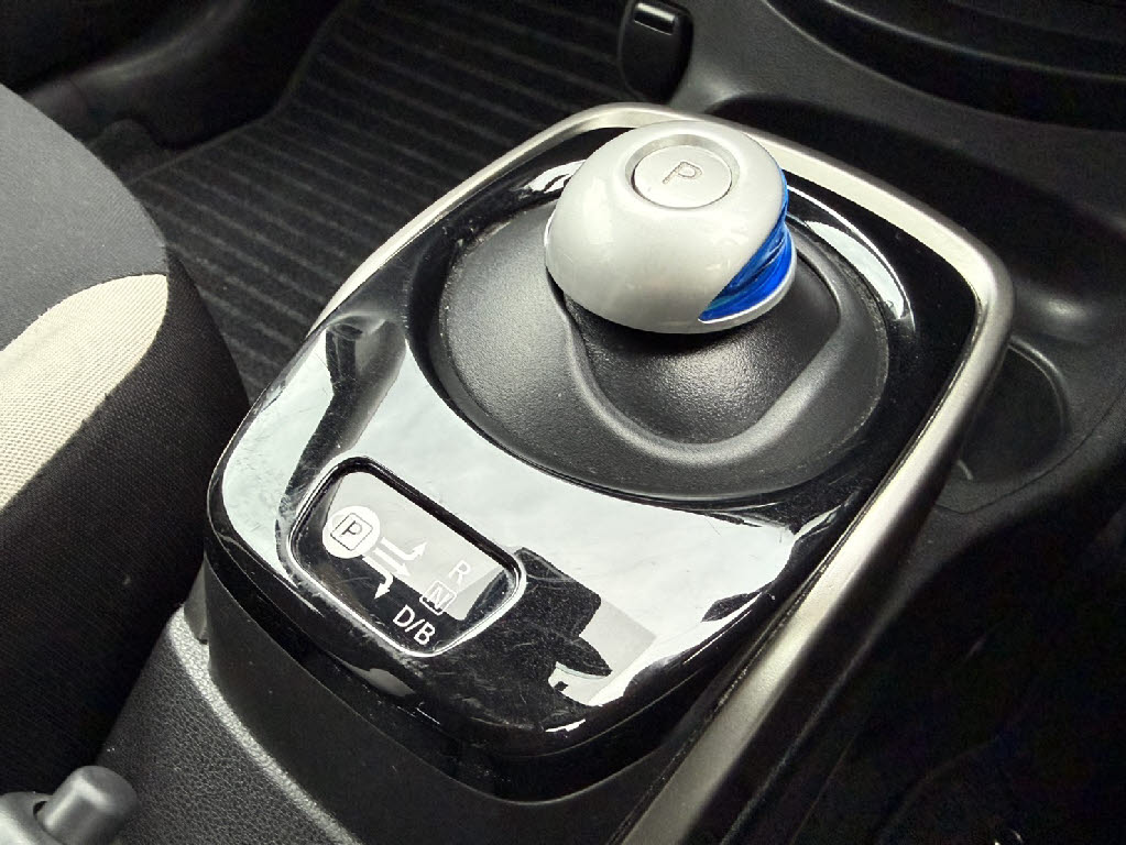 ニッサン ノート5枚目