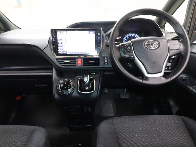 トヨタ ヴォクシーハイブリッド2枚目
