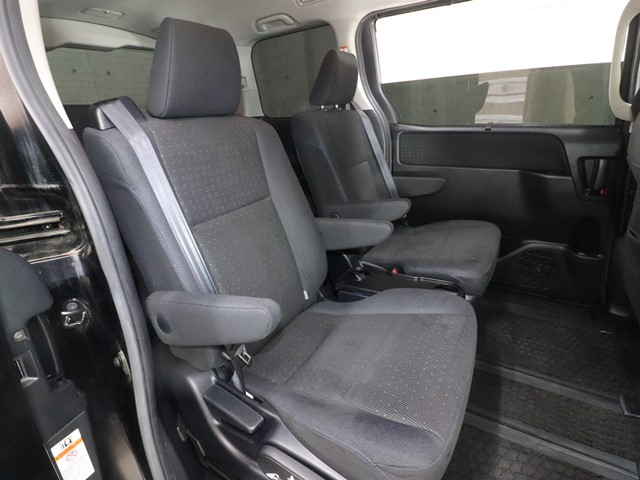 トヨタ ヴォクシーハイブリッド4枚目