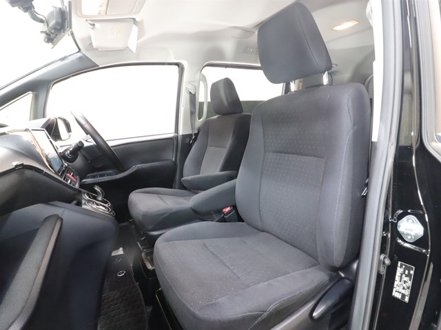 トヨタ ヴォクシーハイブリッド5枚目