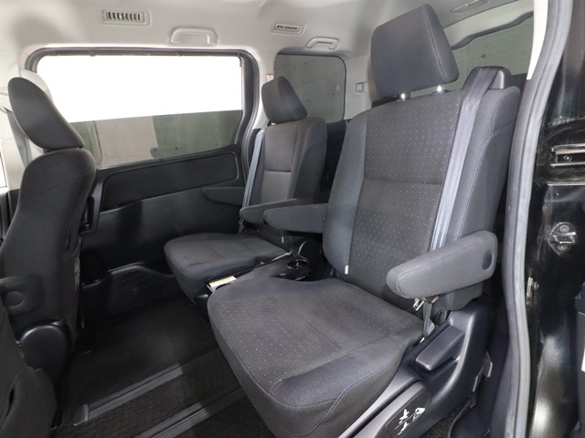 トヨタ ヴォクシーハイブリッド6枚目