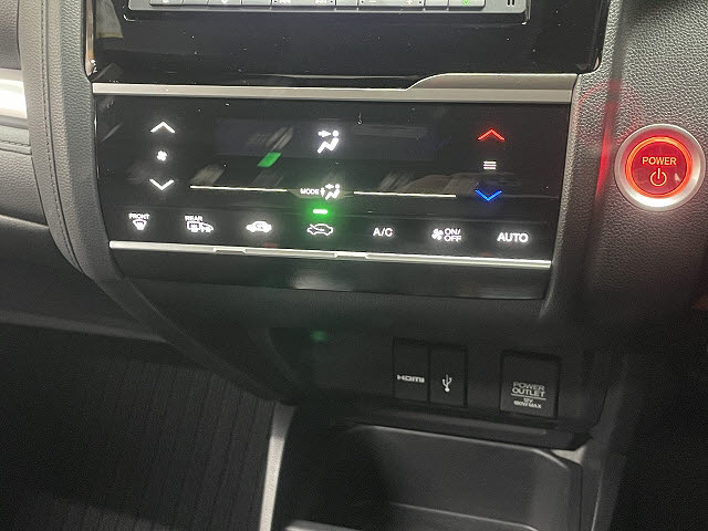 ホンダ フィットハイブリッド18枚目