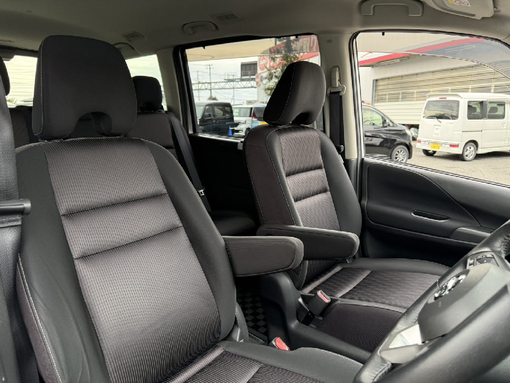 ニッサン セレナHV8枚目