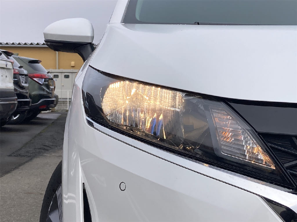 ニッサン ノート11枚目