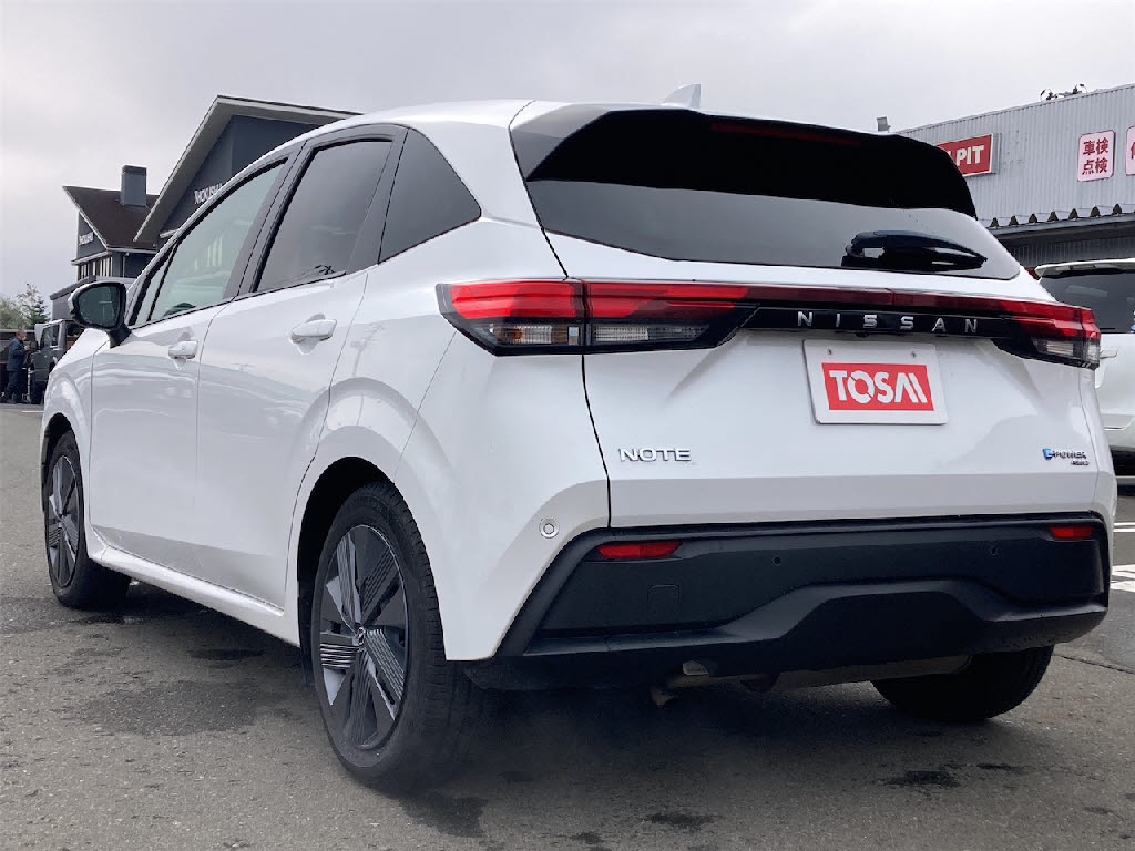 ニッサン ノート6枚目