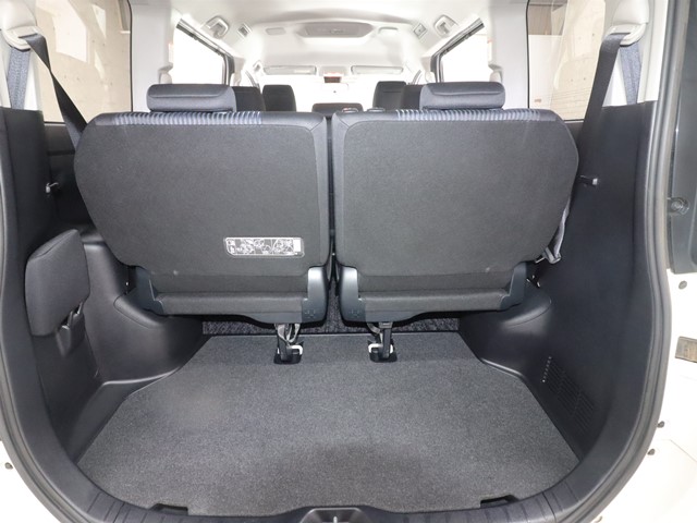 トヨタ ヴォクシー10枚目