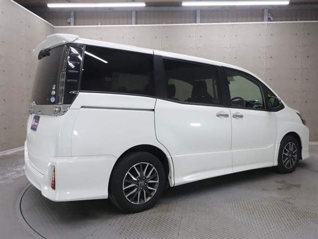 トヨタ ヴォクシー1枚目