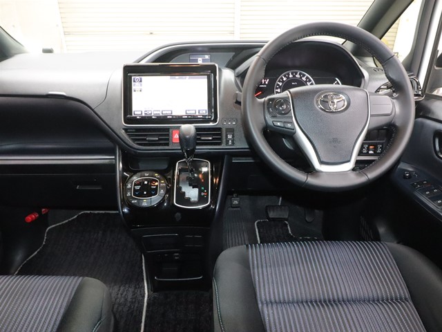 トヨタ ヴォクシー2枚目