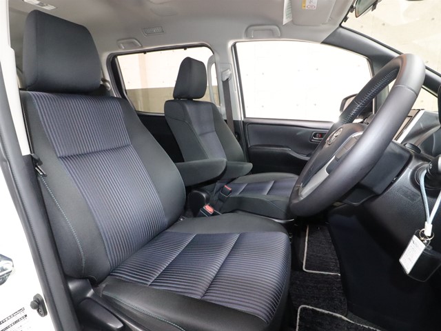 トヨタ ヴォクシー3枚目