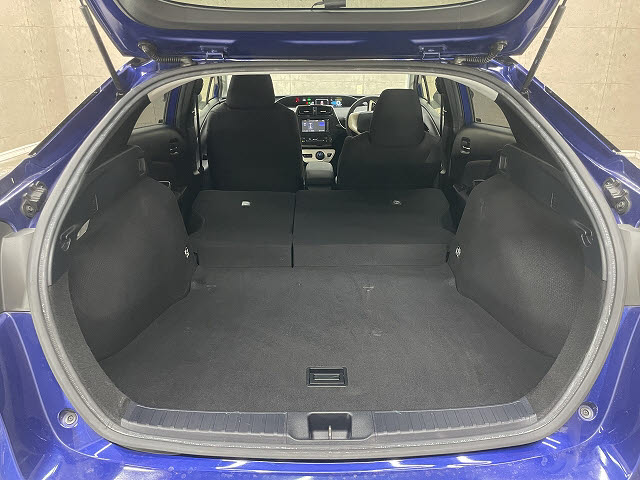 トヨタ プリウス8枚目