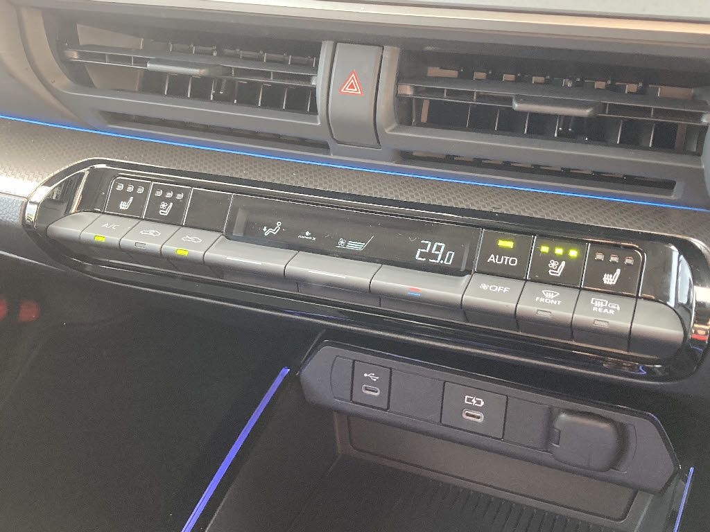 トヨタ プリウス6枚目