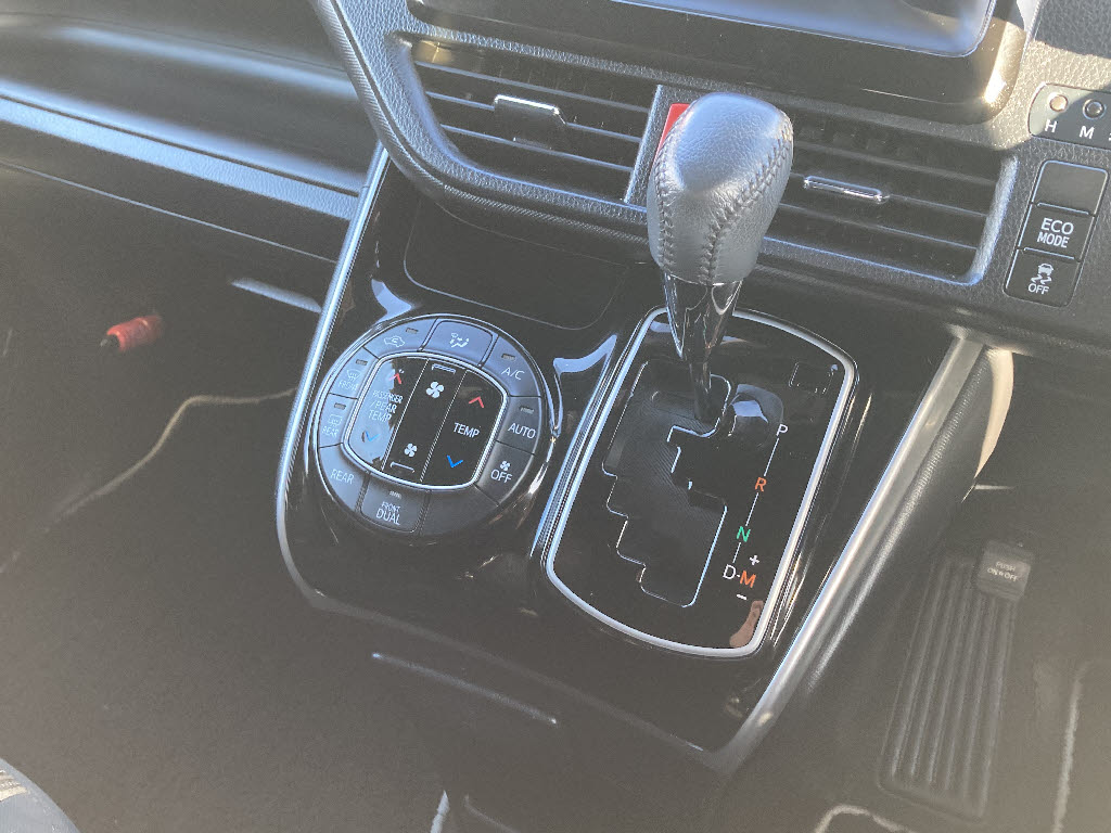 トヨタ ヴォクシー6枚目