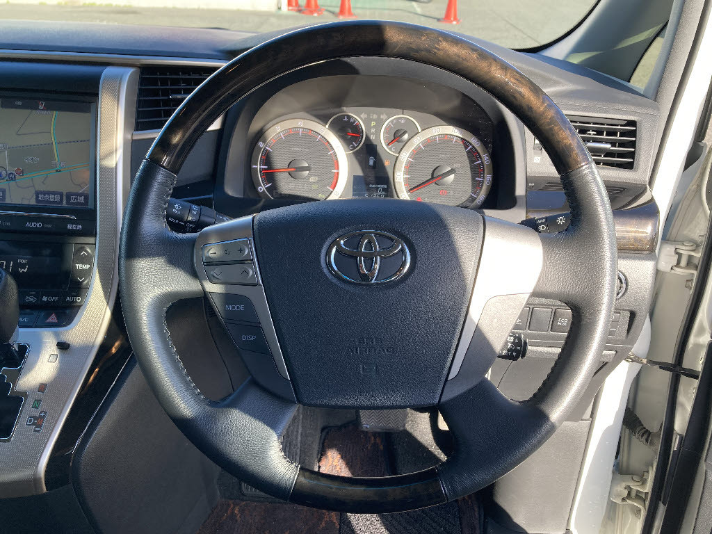 トヨタ アルファード13枚目