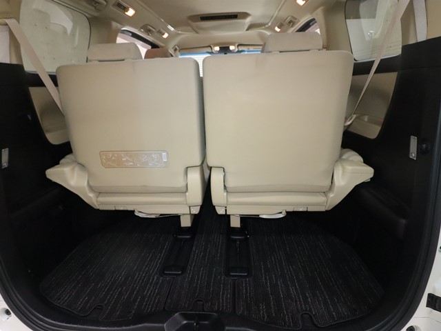 トヨタ アルファード9枚目