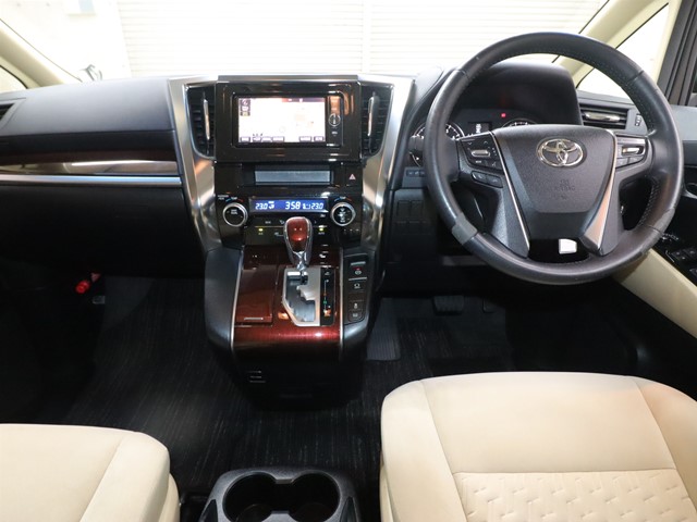 トヨタ アルファード2枚目