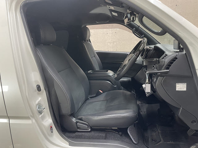 トヨタ ハイエースＶ3枚目