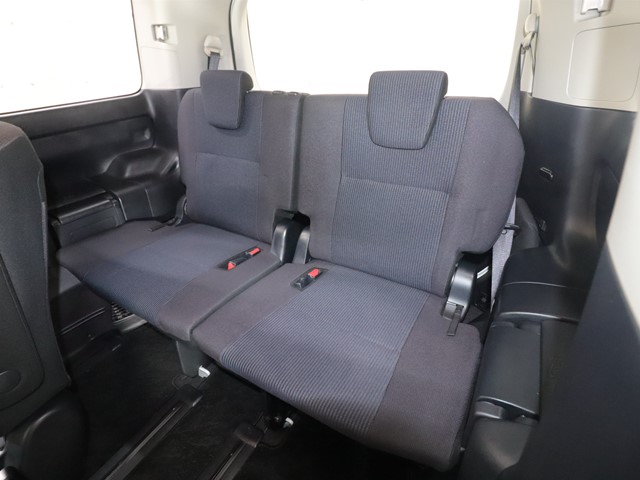 トヨタ ヴォクシー9枚目