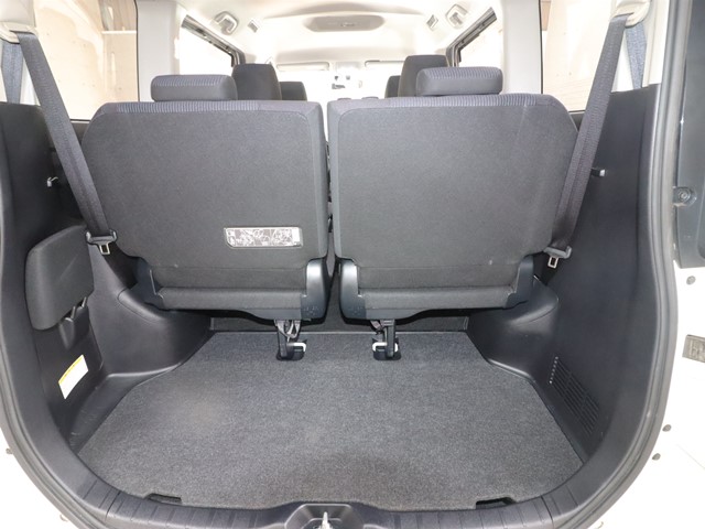 トヨタ ヴォクシー10枚目