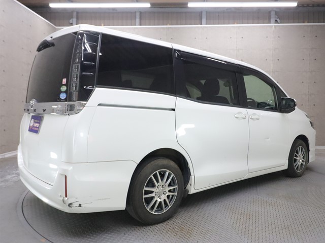 トヨタ ヴォクシー1枚目