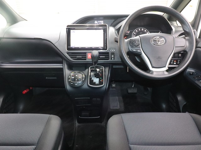トヨタ ヴォクシー2枚目