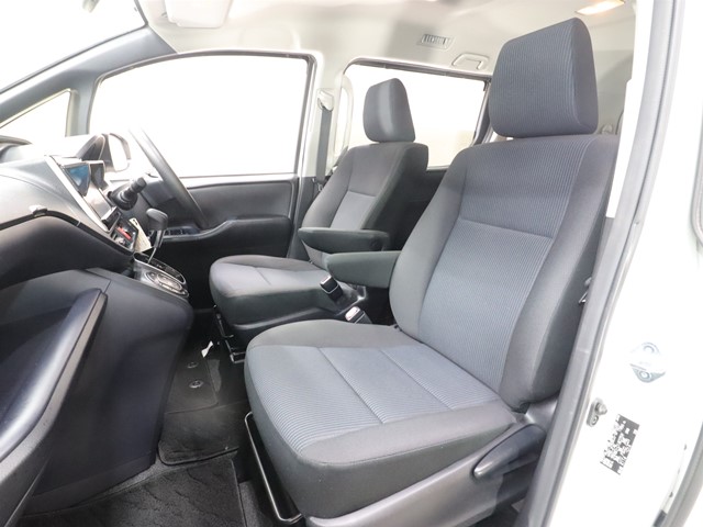 トヨタ ヴォクシー6枚目