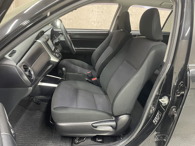 トヨタ カローラフィールダーHV5枚目