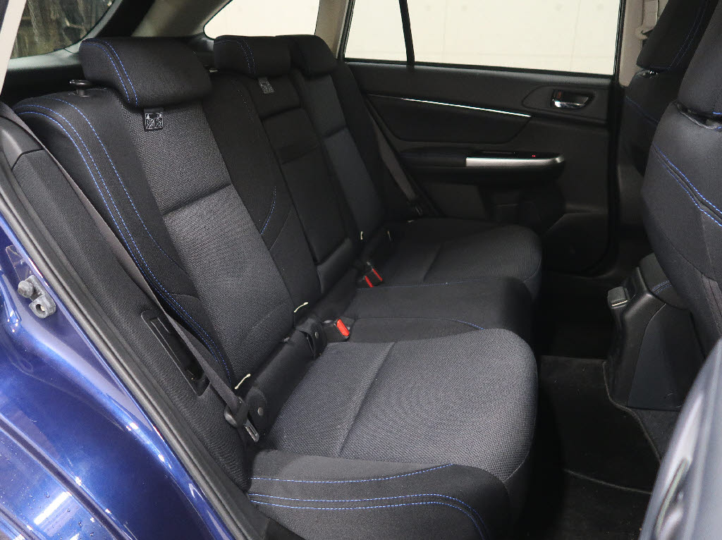 スバル レヴォーグ5枚目