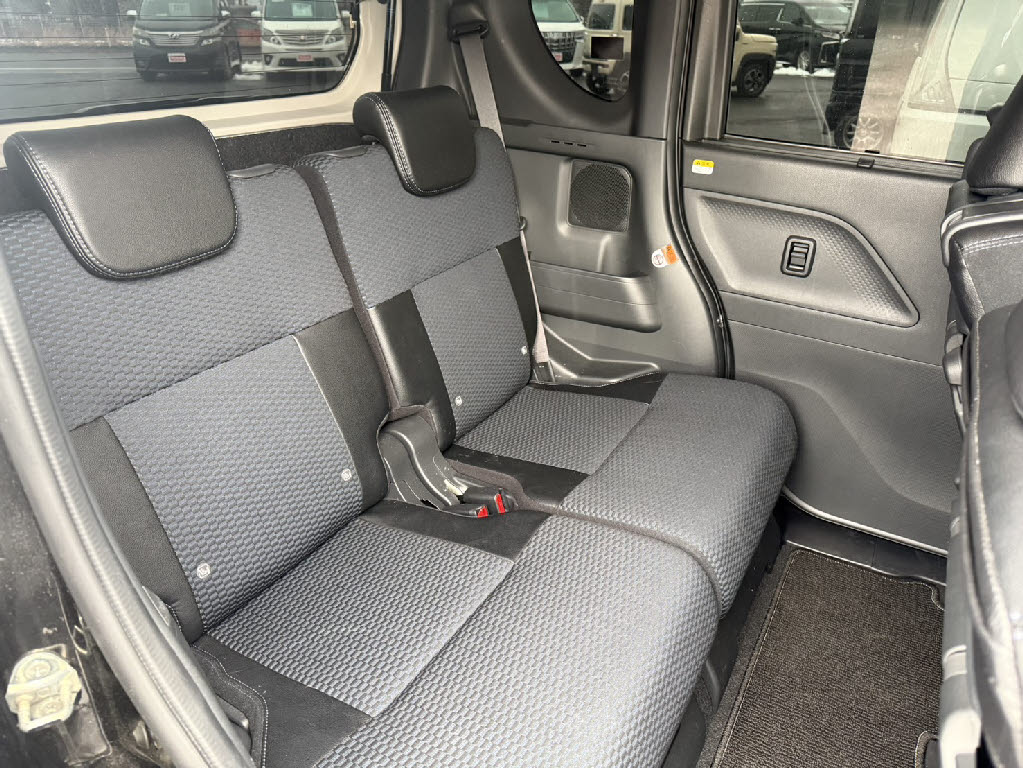 ダイハツ タントカスタム9枚目