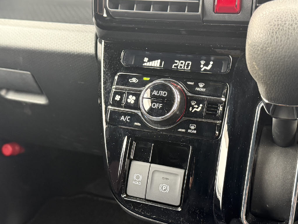 ダイハツ タントカスタム3枚目