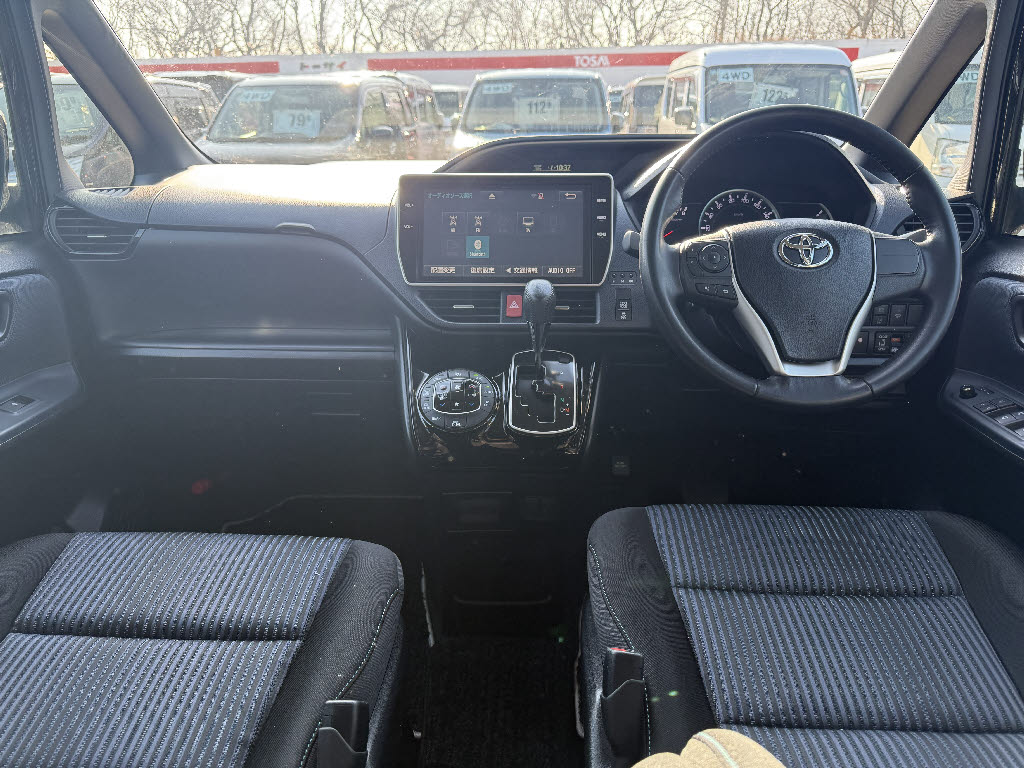 トヨタ ヴォクシー1枚目