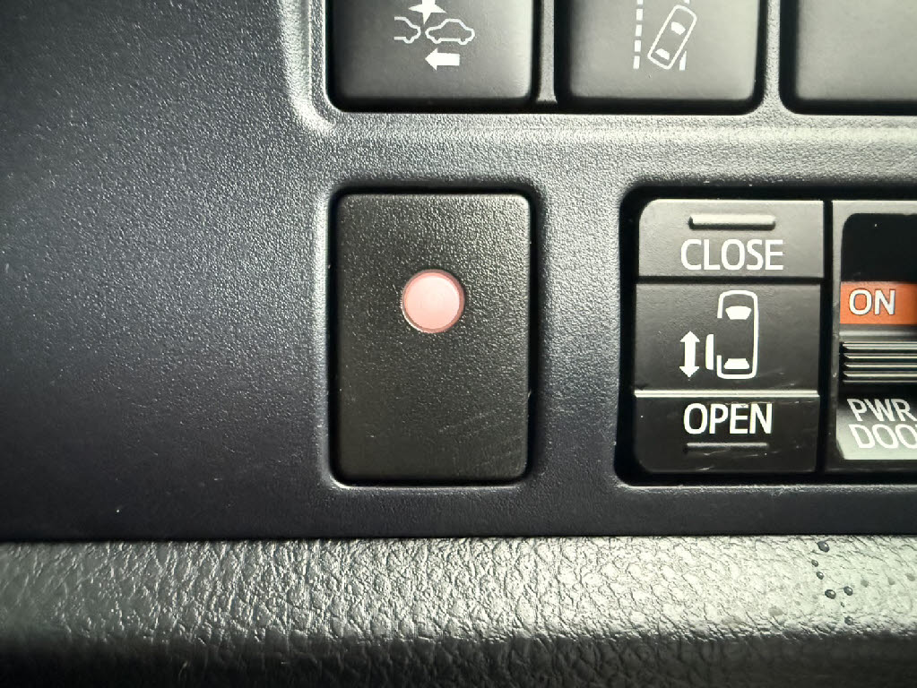 トヨタ ヴォクシー5枚目