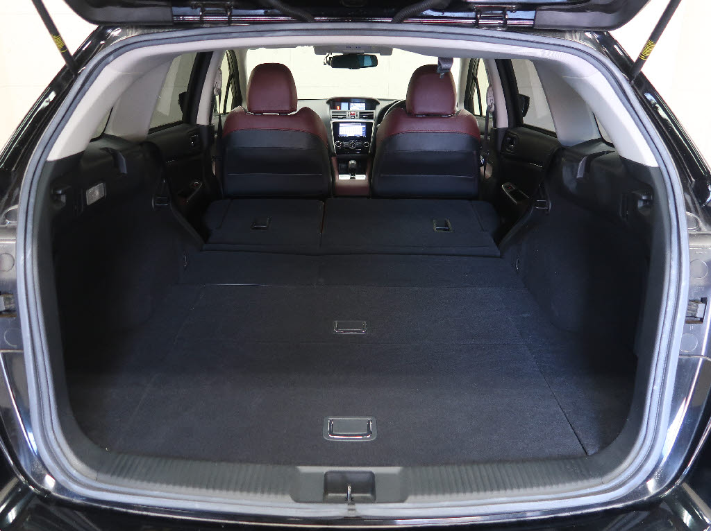 スバル レヴォーグ9枚目