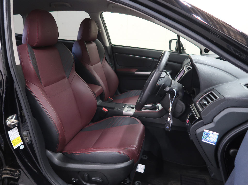 スバル レヴォーグ4枚目