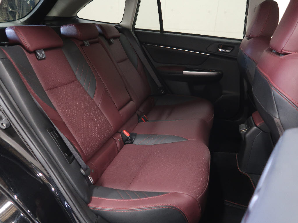 スバル レヴォーグ5枚目