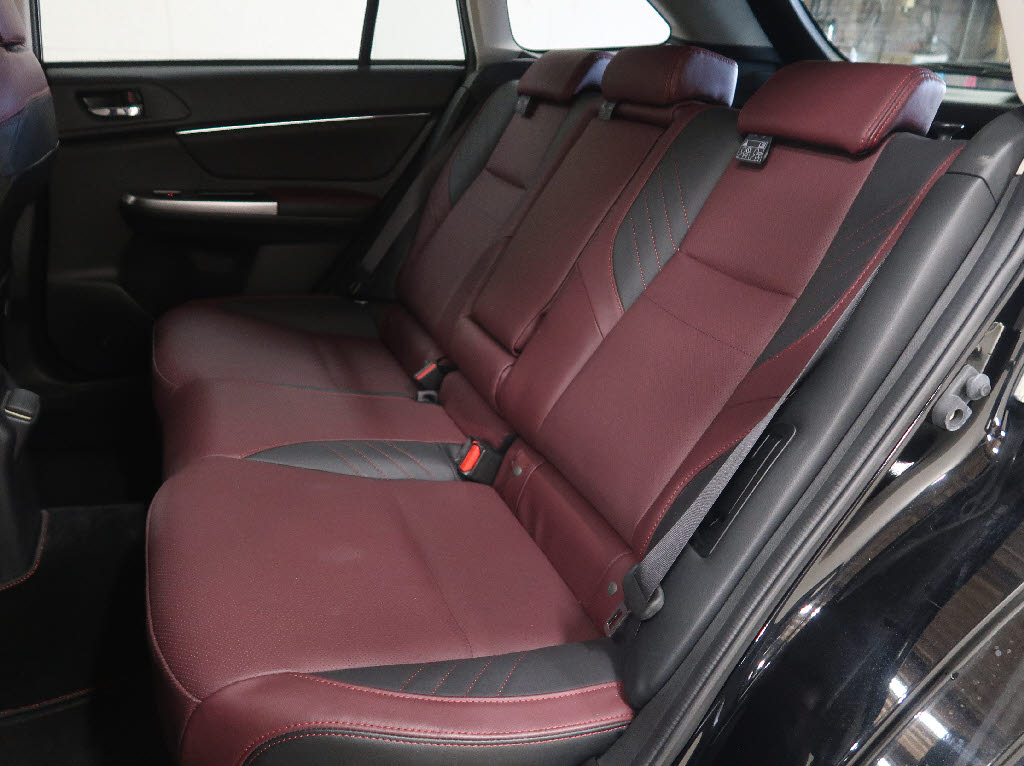 スバル レヴォーグ7枚目