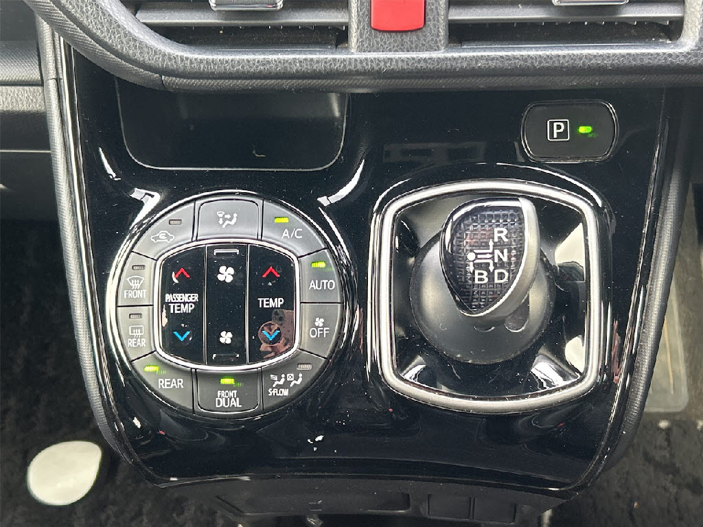 トヨタ ノアHV12枚目