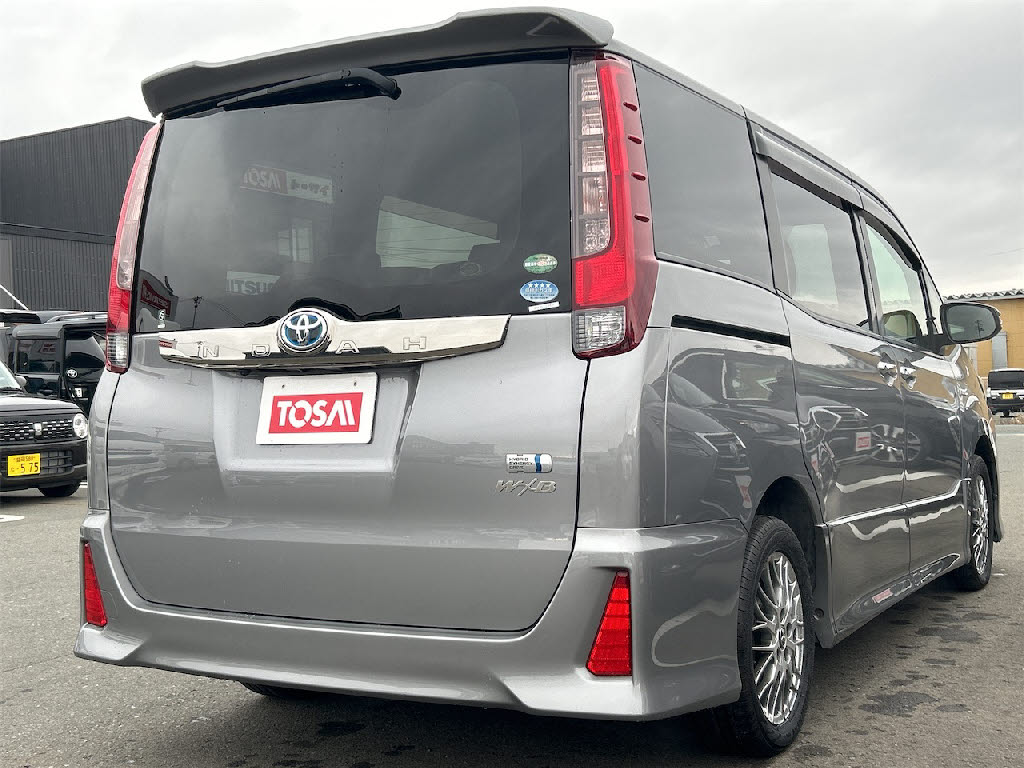 トヨタ ノアHV1枚目