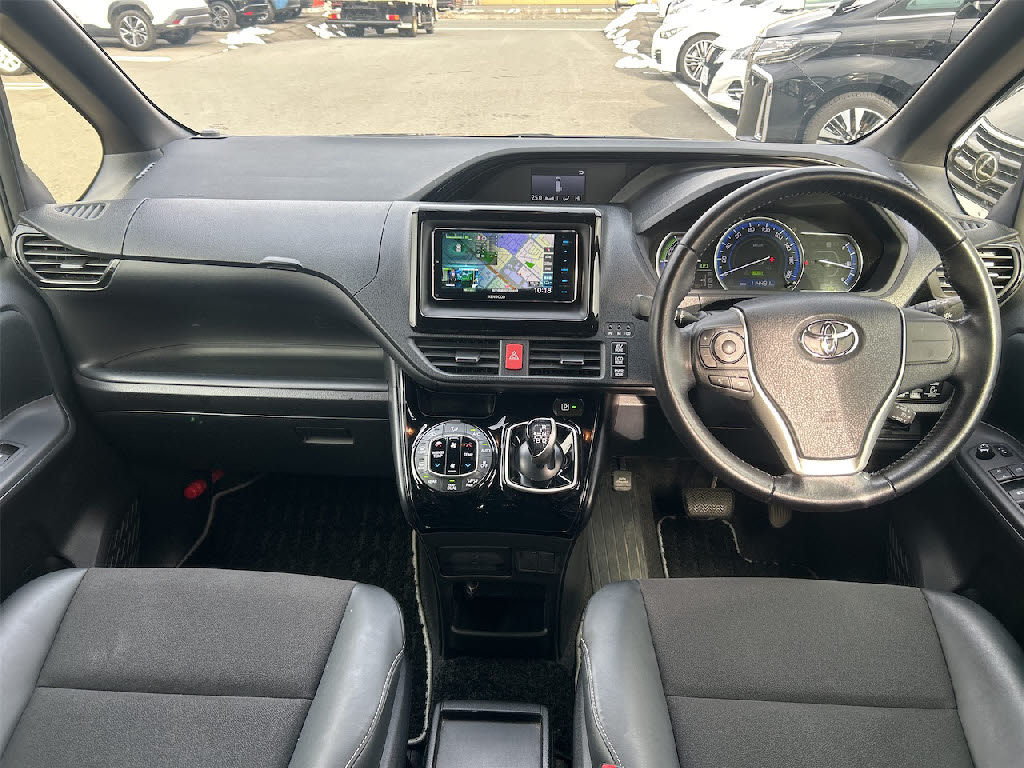 トヨタ ノアHV2枚目