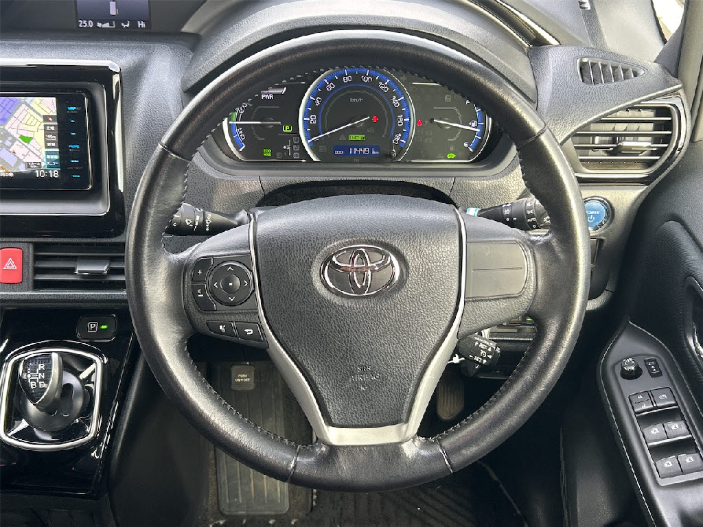 トヨタ ノアHV4枚目