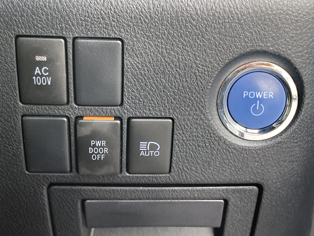 トヨタ アルファード ハイブリッド10枚目