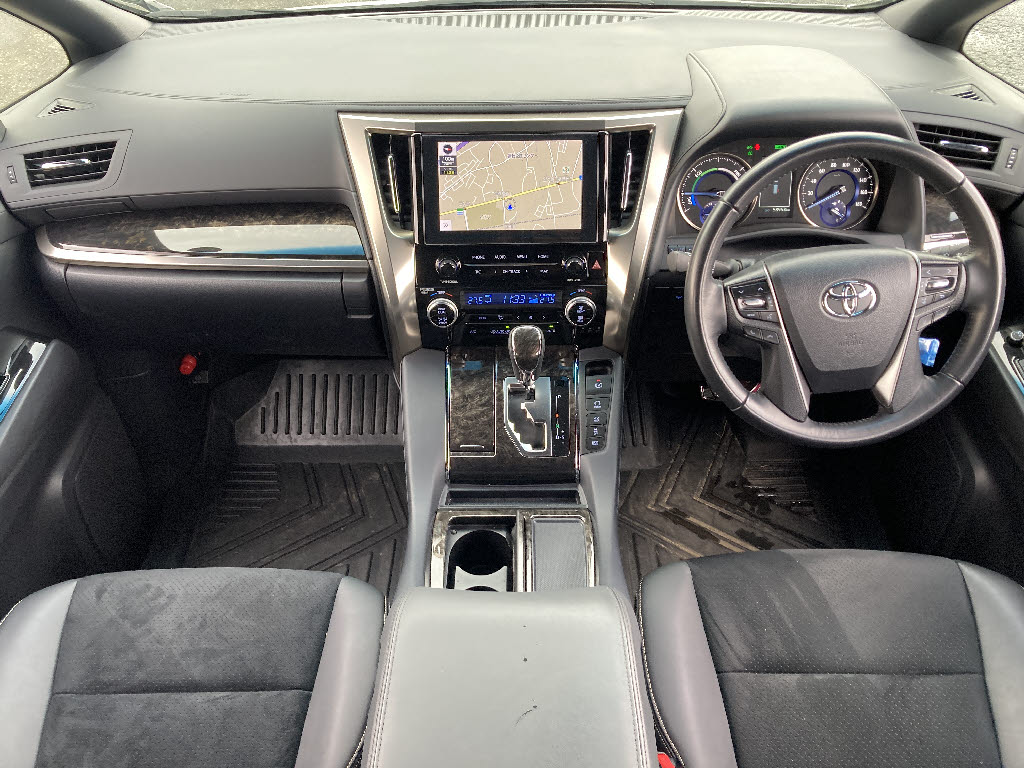 トヨタ アルファード ハイブリッド2枚目